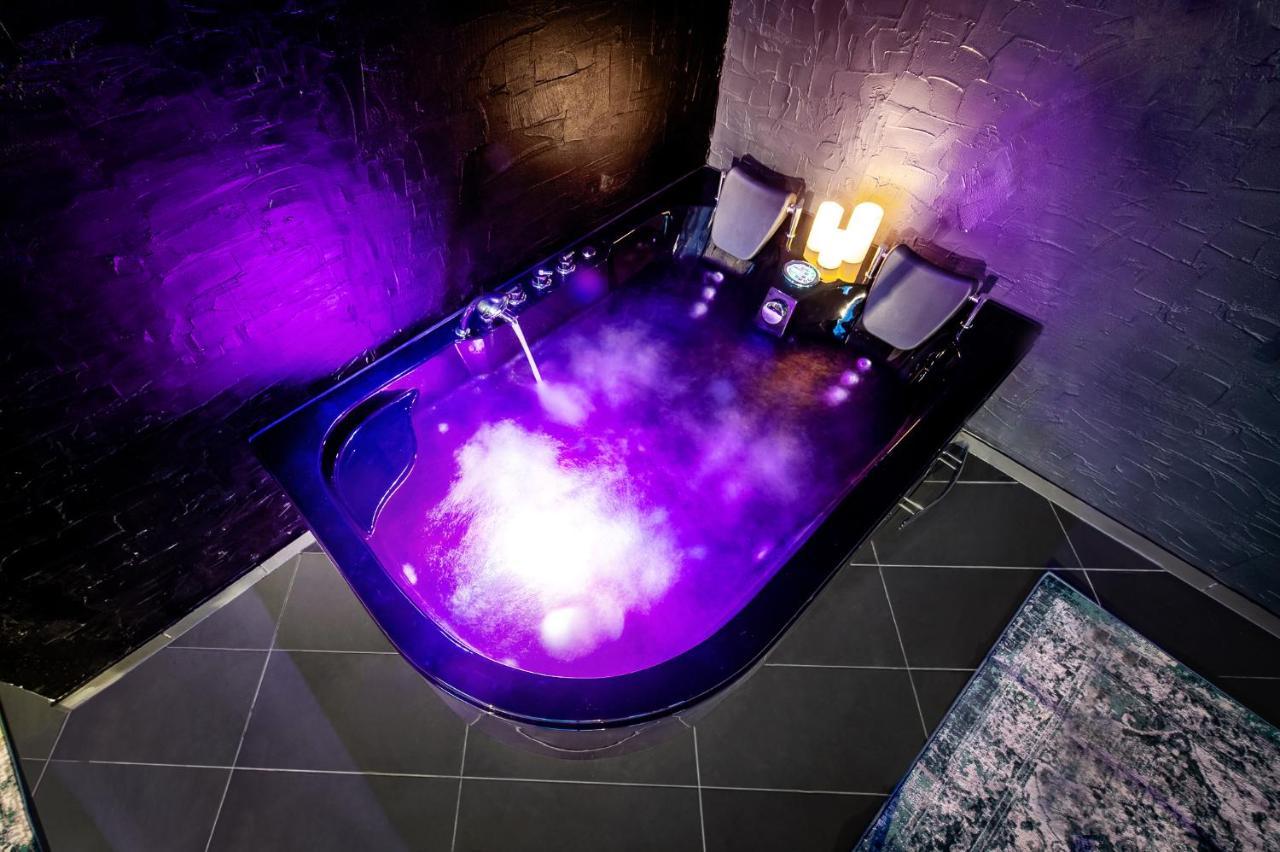 Appartamento Jacuzzi Cinema loft Kaunas Esterno foto